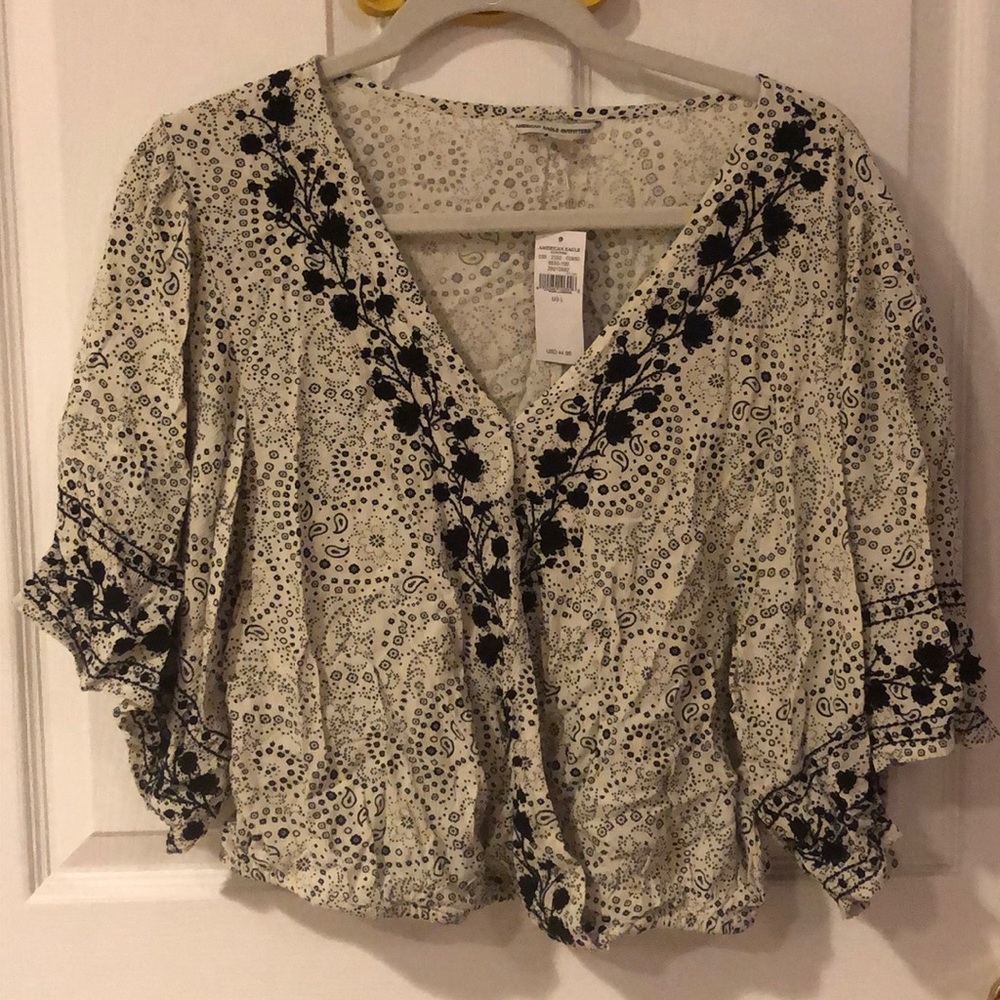NEW American Eagle white and black floral crop top